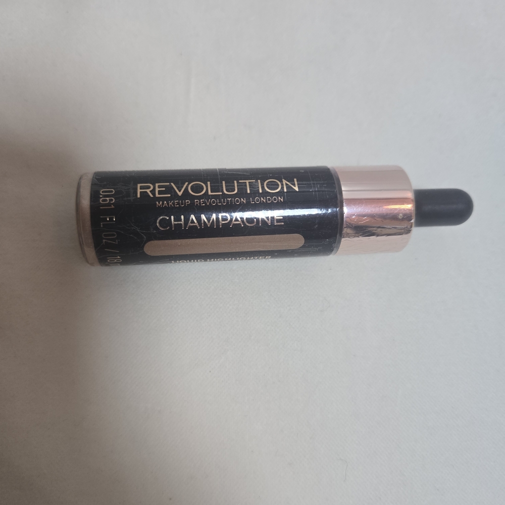 Revolution Champagne Liquid Highlighter - Shimmer Glow
